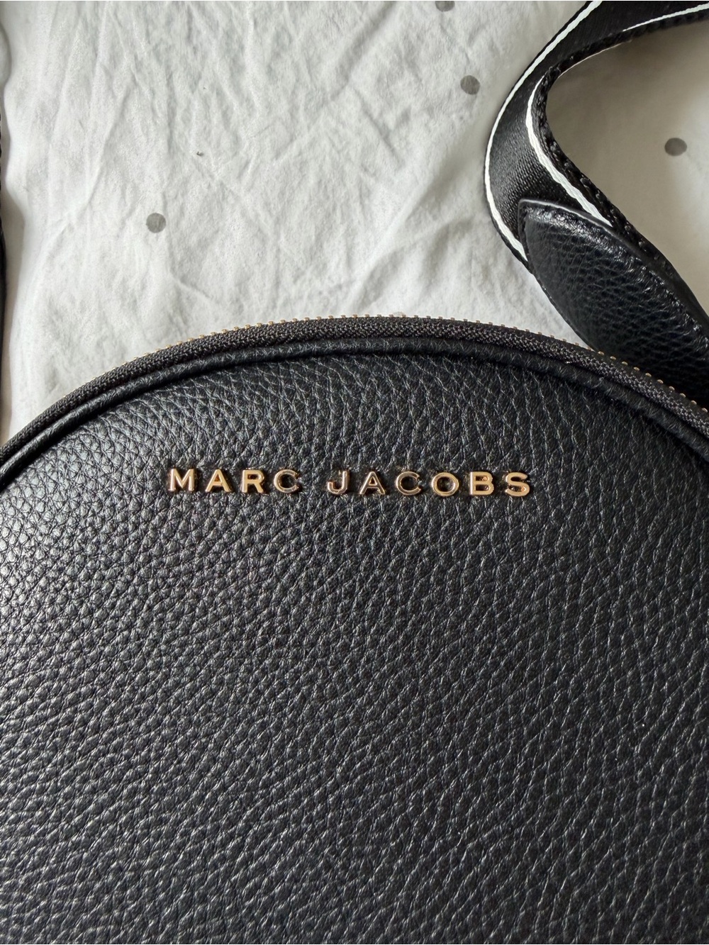 Marc Jacobs Black Pebbled Round Crossbody Bag with Gold Hardware - Picture 2 of 14